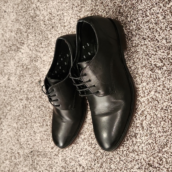 Men's Dress Shoes - Picture 2 of 3